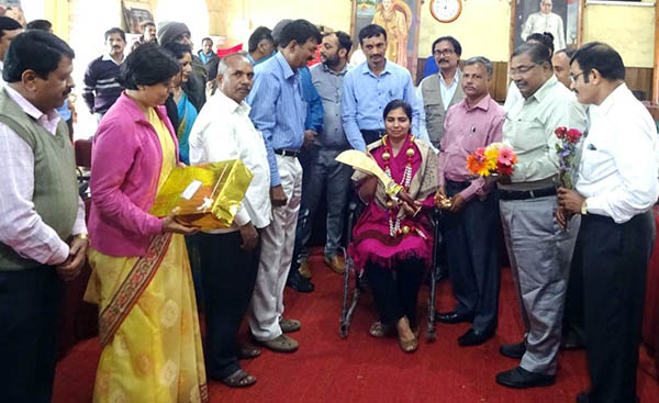 ಮಡಿಕೇರಿ : ಚಾರುಲತಾ ಸೋಮಲ್‍ಗೆ ಜಿ.ಪಂ.ವತಿಯಿಂದ ಬೀಳ್ಕೊಡುಗೆ